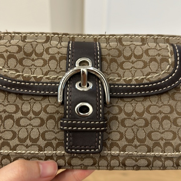 BNWT SIGNATURE COACH LARGE WRISTLET - Picture 4 of 6